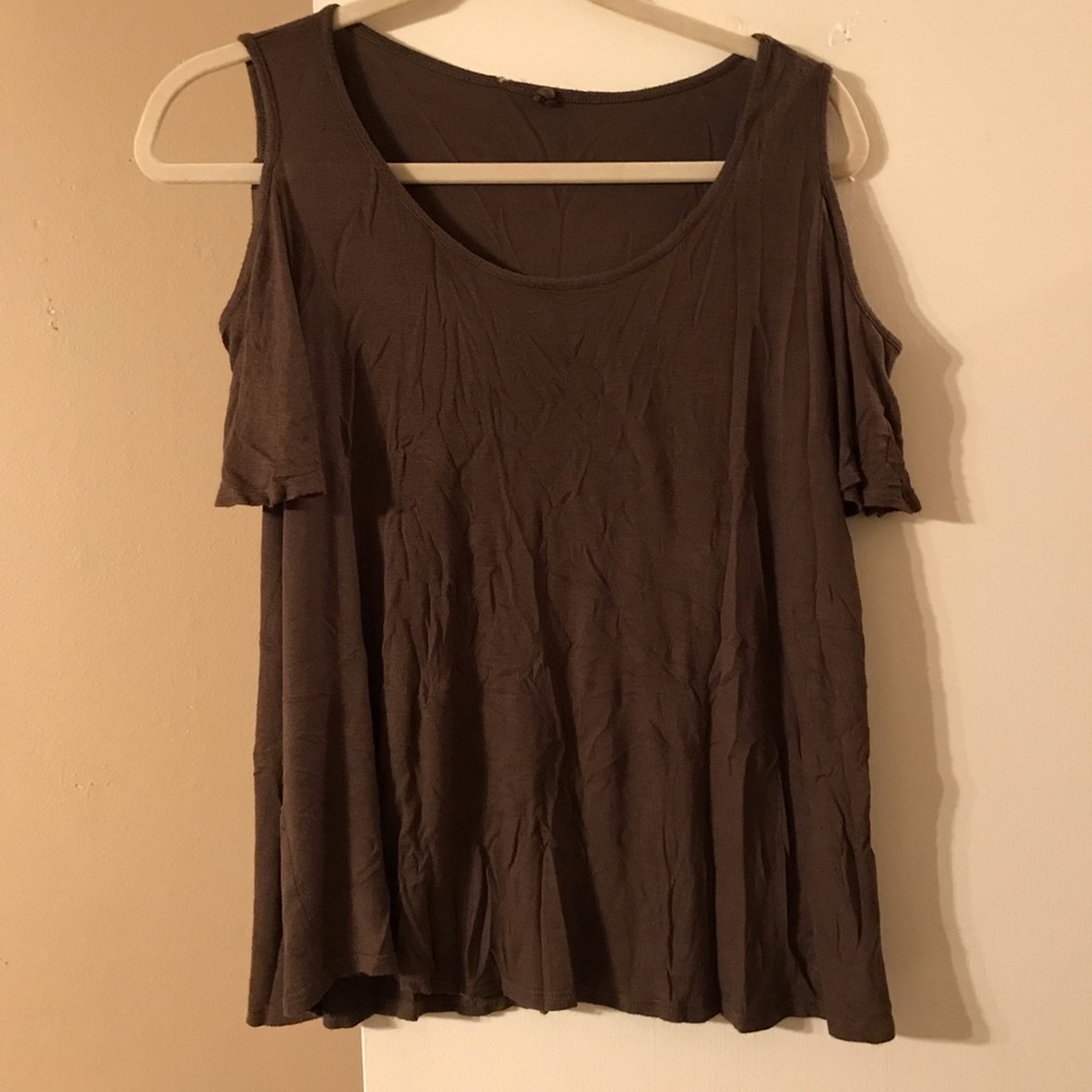 Free flowing shirt with shoulder cutouts